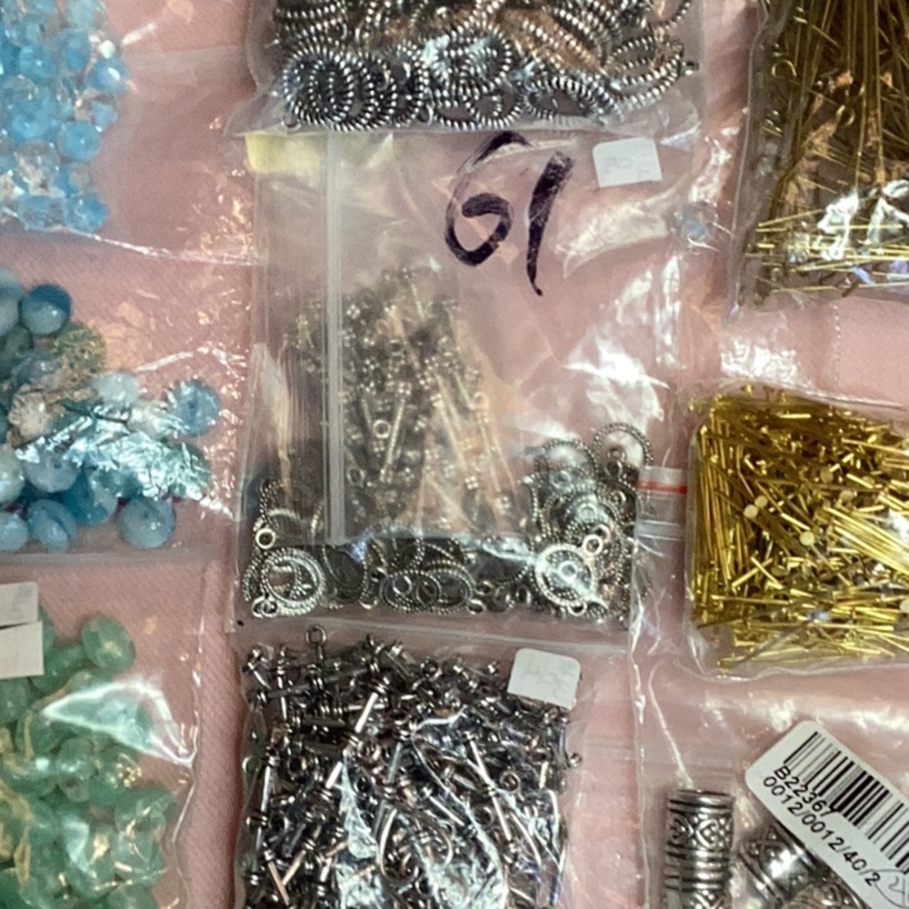 Lot #70 Jewelry Making Seed,Crystal, 
Spacers, Stone & Findings by Hundreds - Picture 8 of 11